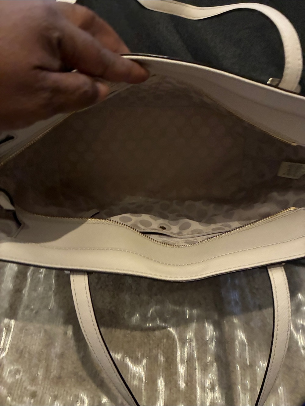 kate spade blush pink tote with gold logo call out peeling on handles - Picture 8 of 9